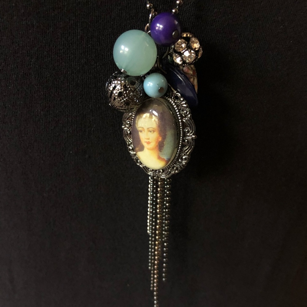 Cameo Long Necklace with Charms - Picture 4 of 8